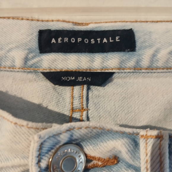 Aeropostale Women's Distressed Light Wash Jeans - Picture 2 of 8